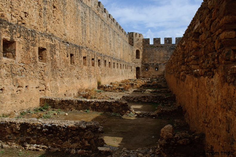 Frangokastello ruins2010d17c097.jpg